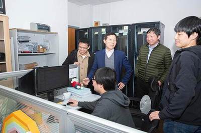 智慧防疫新突破 上海交大團隊為騰訊健康碼開發人臉識別技術，榮獲上?？萍歼M步特等獎